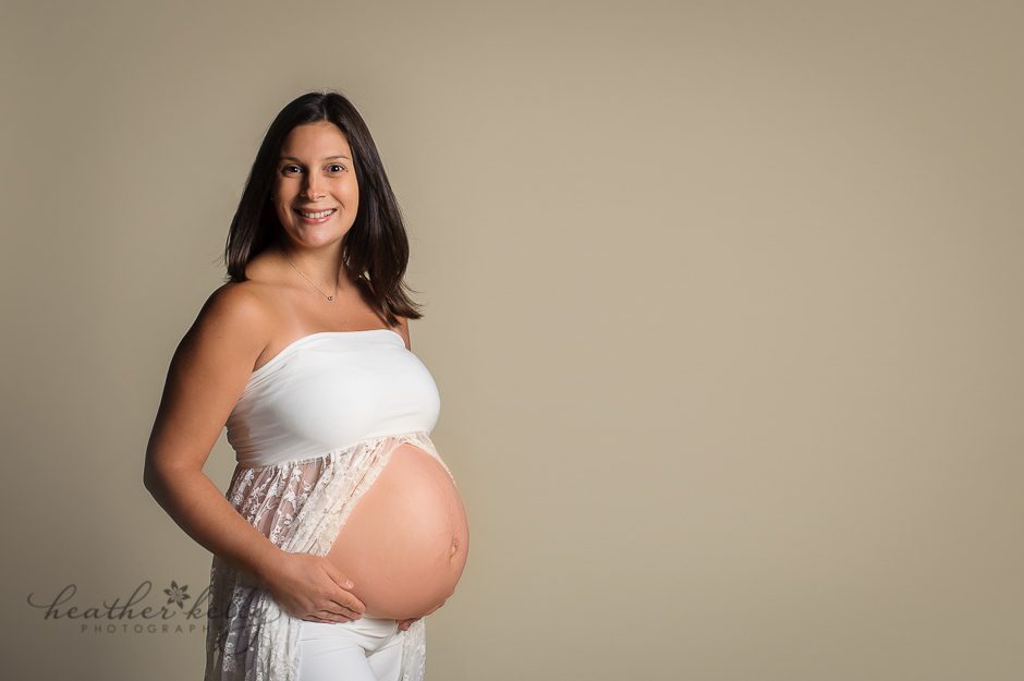 newtown ct maternity photographer ct pregnancy photographer 32 weeks maternity session