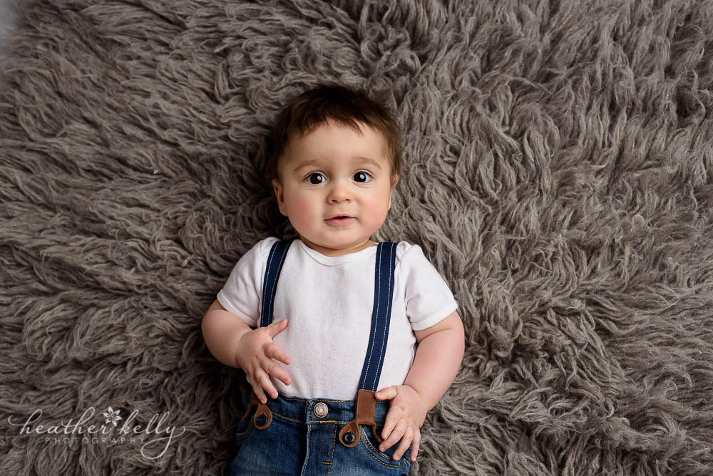 6 month boy on gray rug photo monroe baby photos ct photographer
