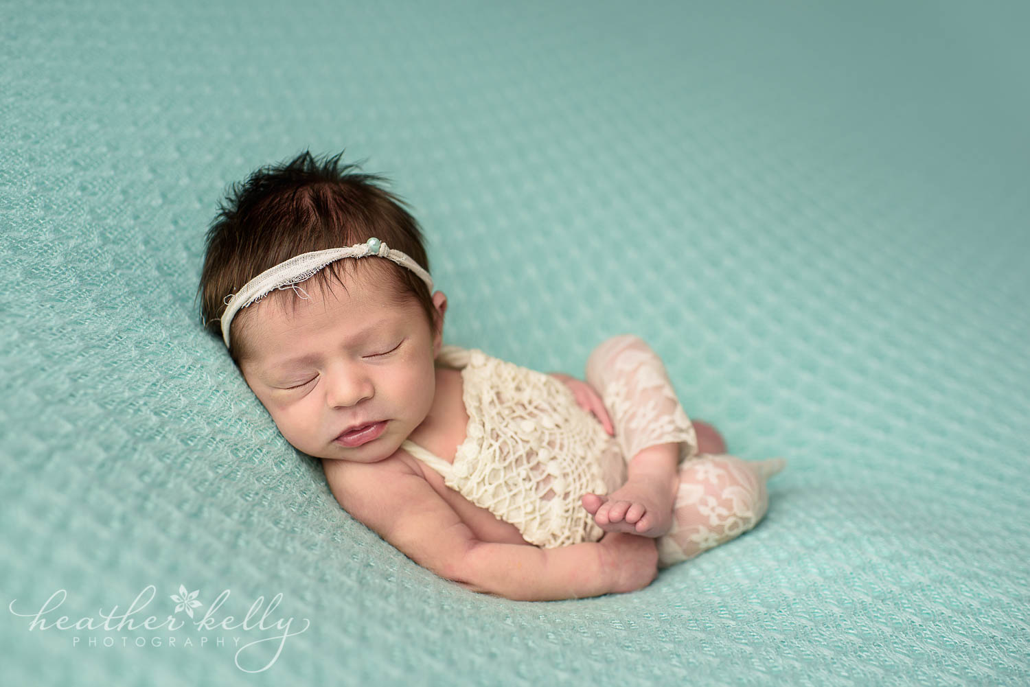 newborn photography outfits baby girl in lace romper
