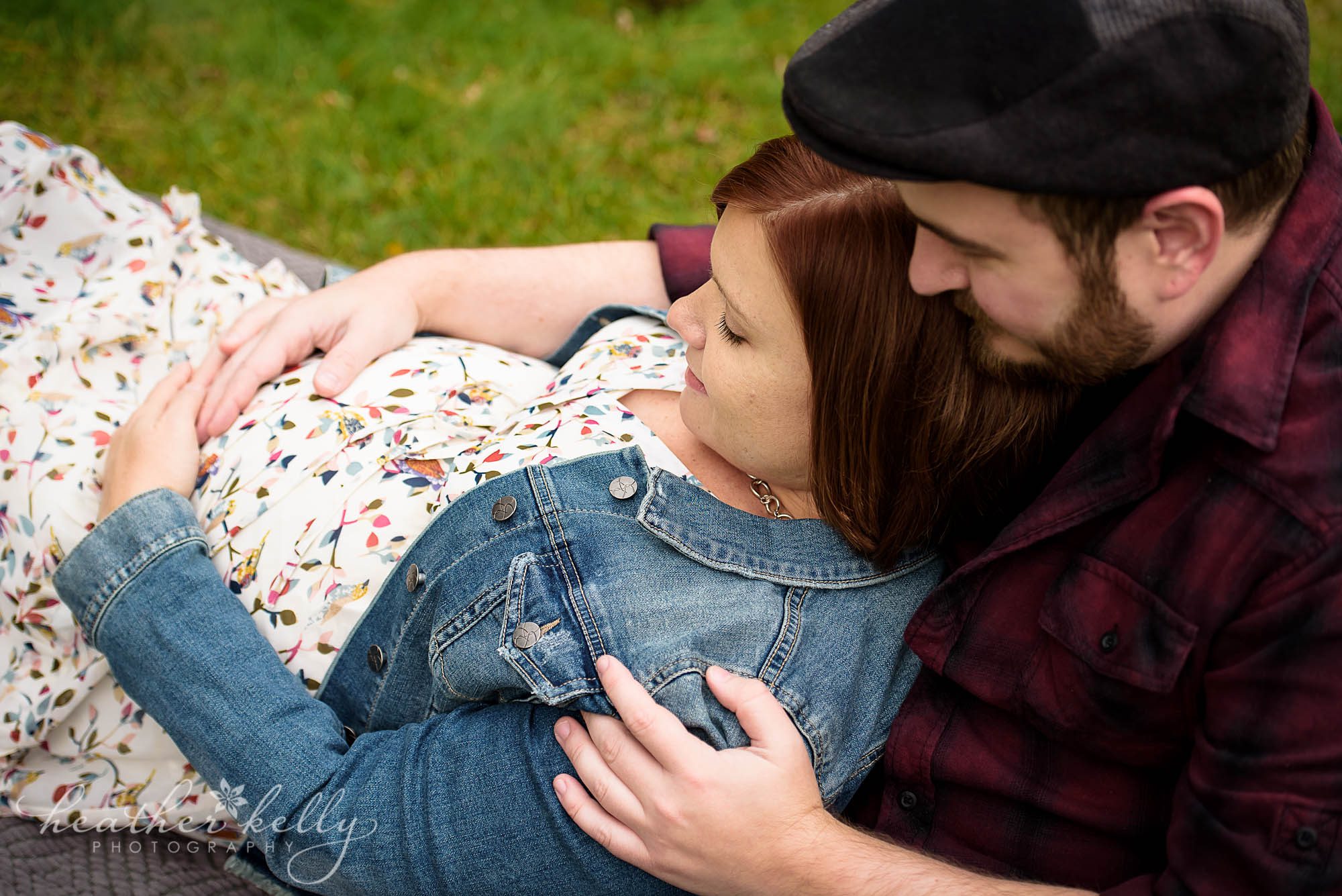 maternity images of mom and dad laying down. new milford maternity family photography
