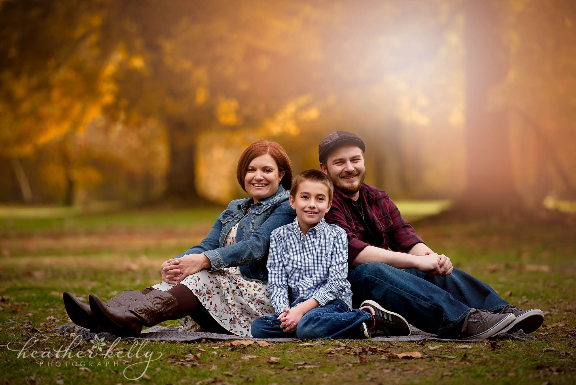 family of 3 in golden light. new milford maternity family photographer