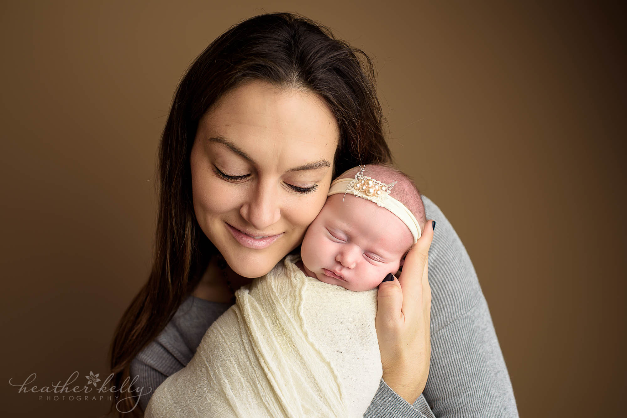 newborn mom photography. newborn love ct photography