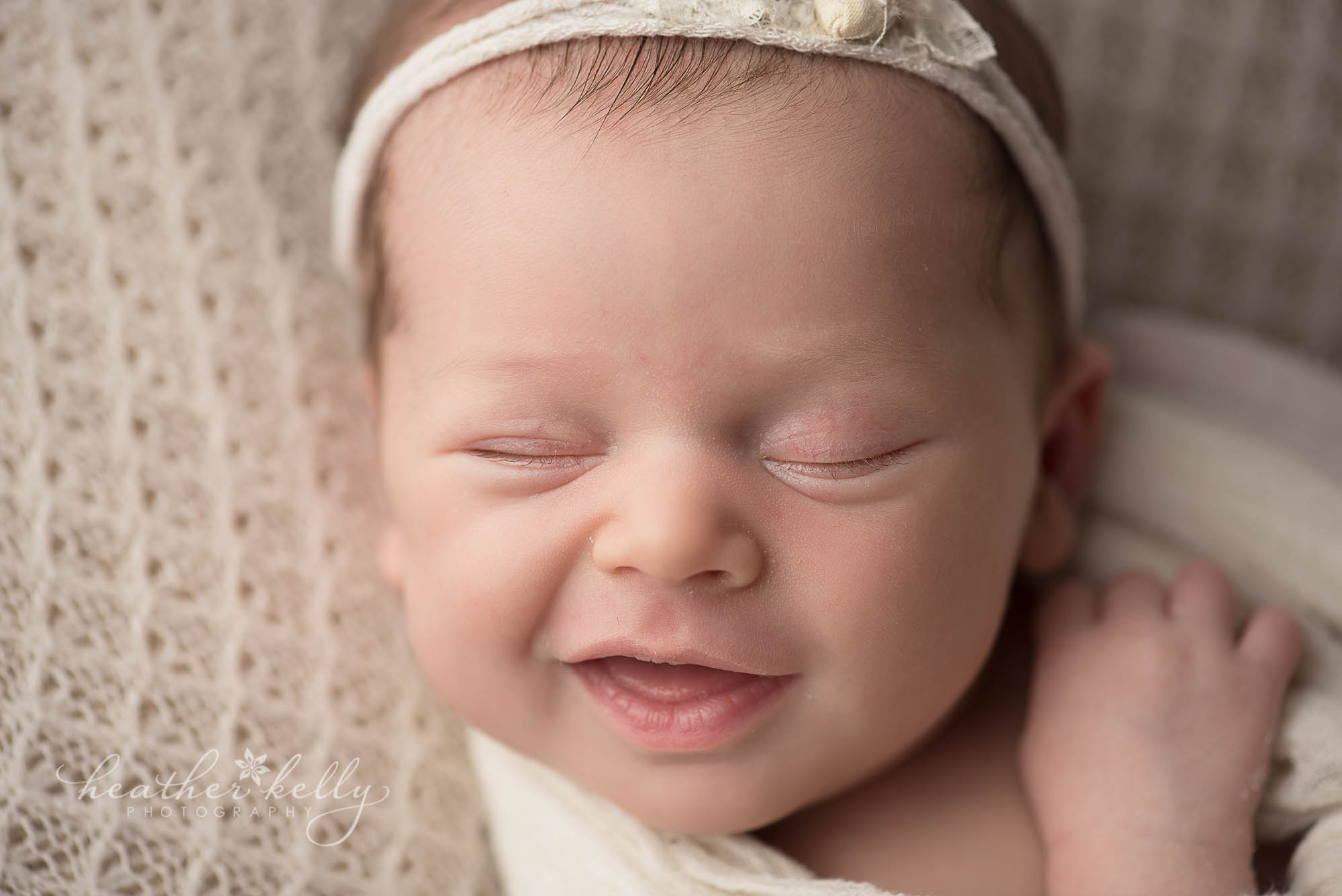 macro newborn photography smile