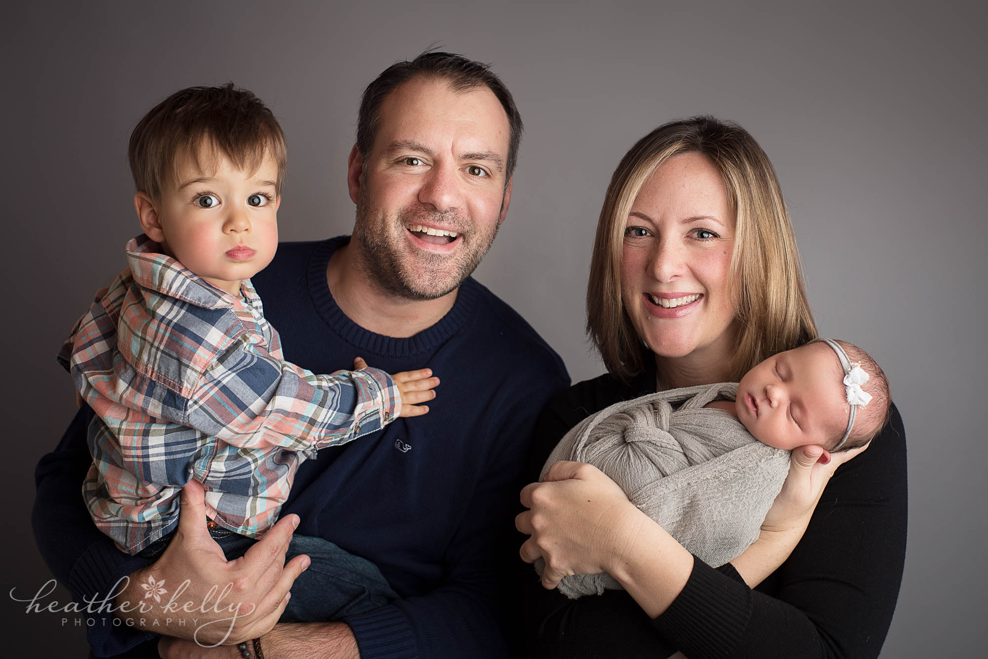 newborn family portraits. sandy hook newborn photogrpahy ct