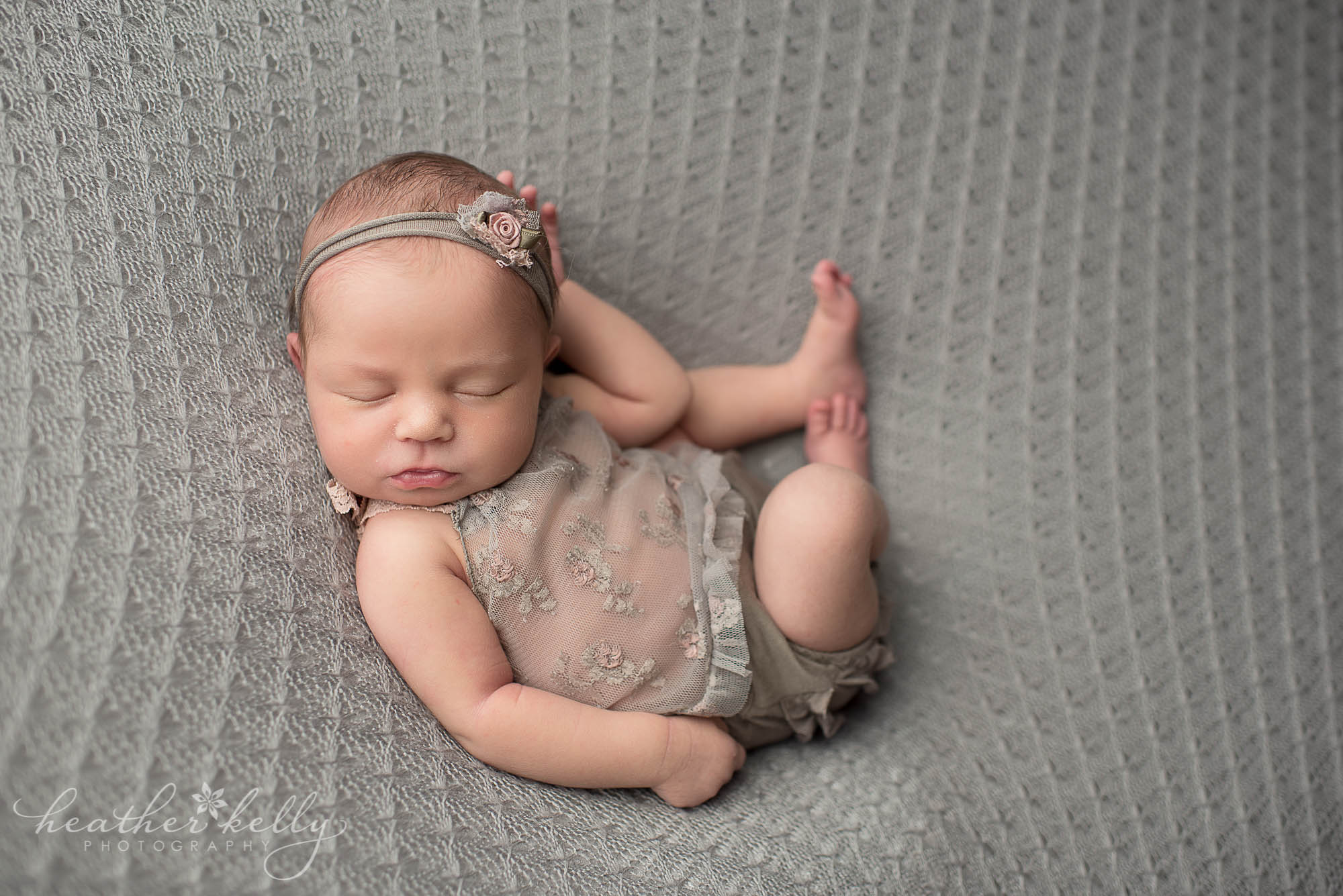 relaxed newborn photo 