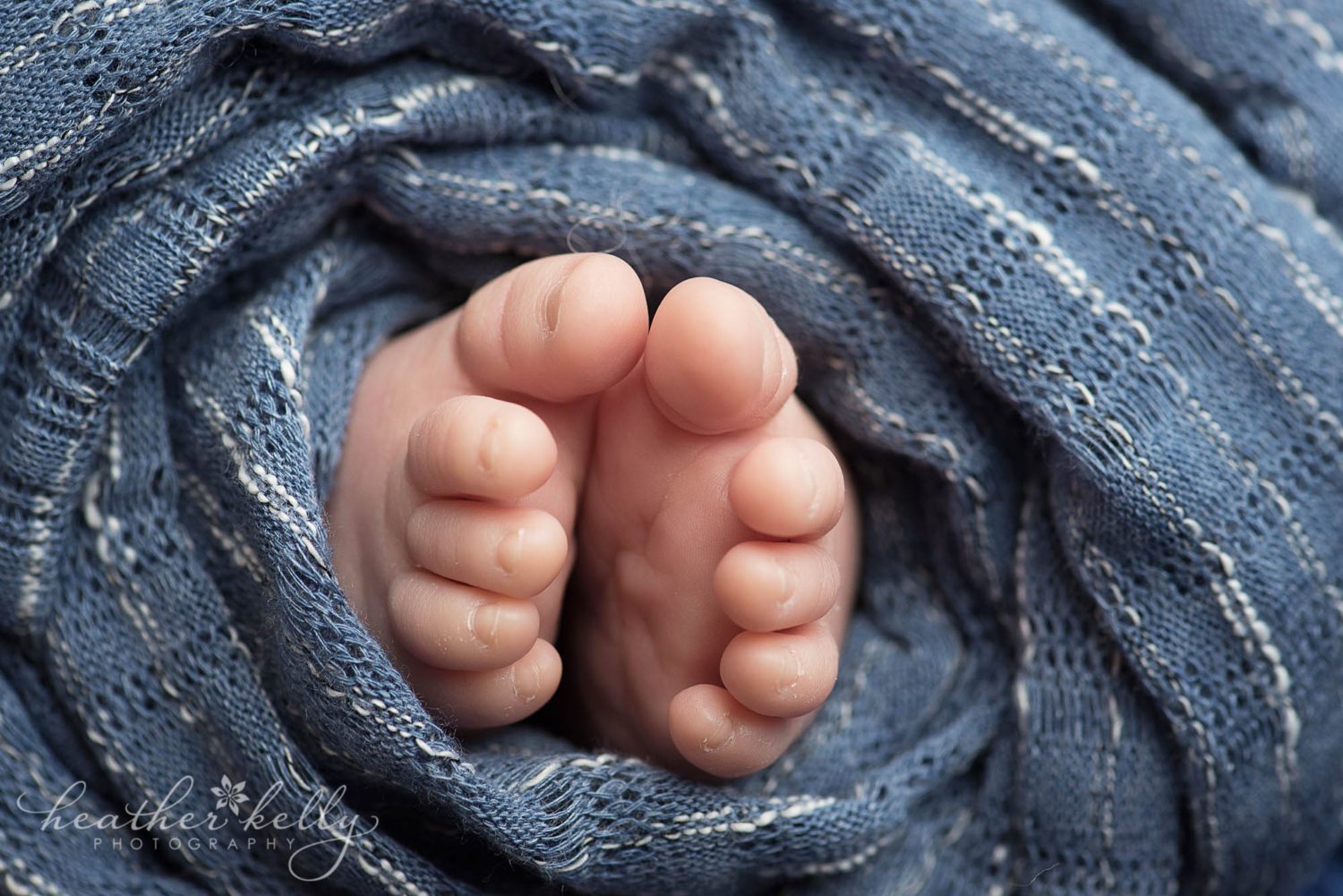newborn photography macro, newborn feet close up