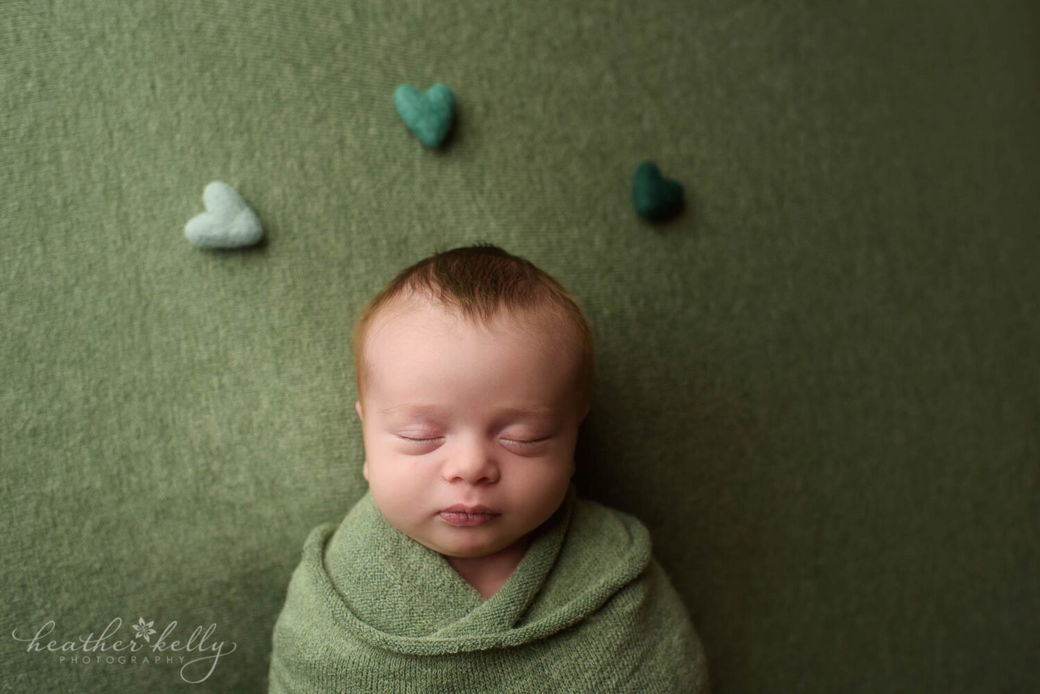new milford newborn photos

baby boy wrapped in green with felt hearts above his head