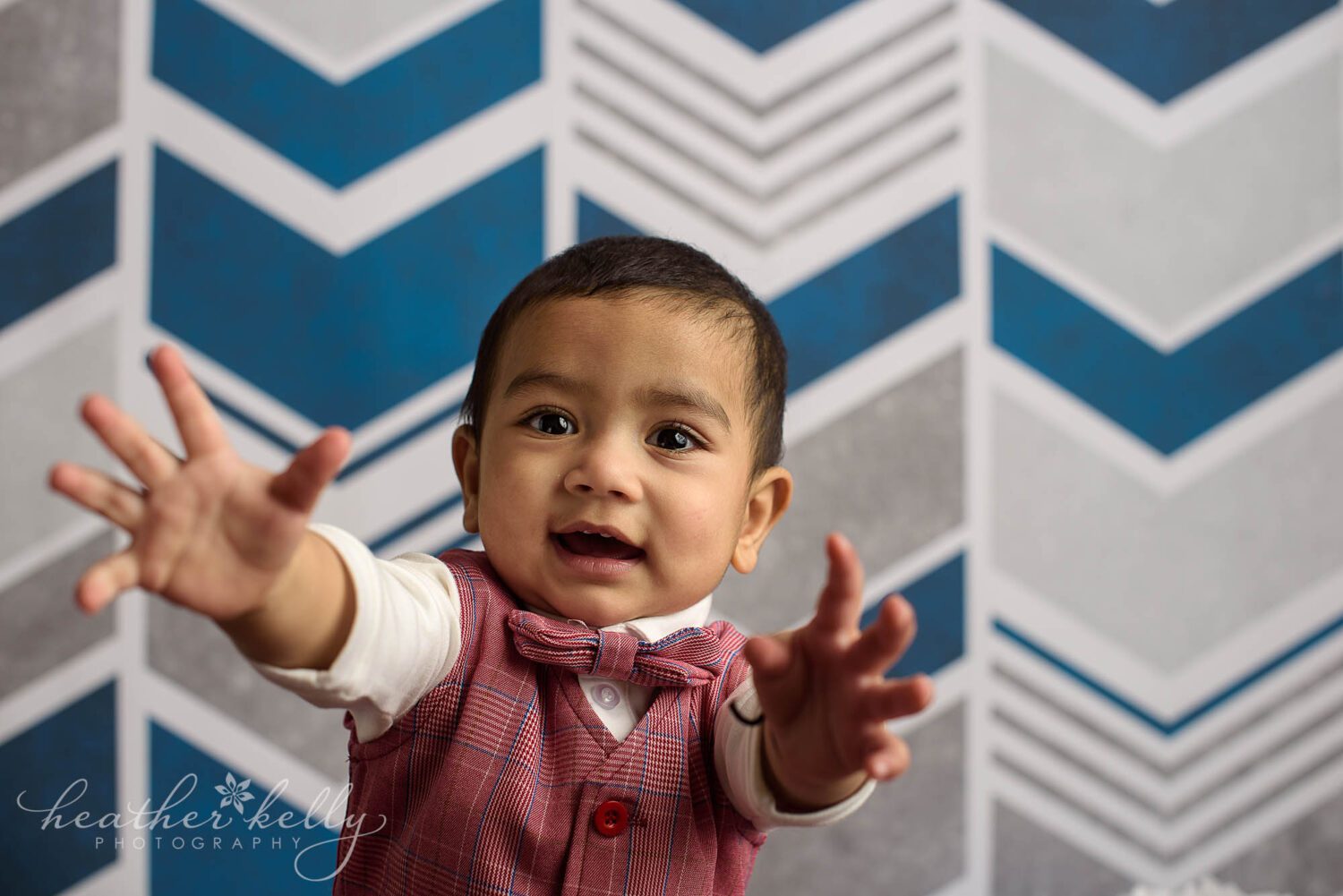 chevron background with a one year old first birthday portrait session